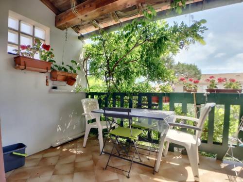 Saintes-Maries-de-la-Mer Apartamento | Appartement calme pour 4, avec terrasse et WIFI, Saintes-Maries-de-la-Mer - FR-1-475-211