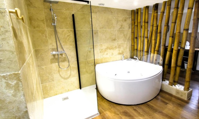 Verneuil-sur-Avre Apartamento | Appartement jacuzzi privatif Love&Zen