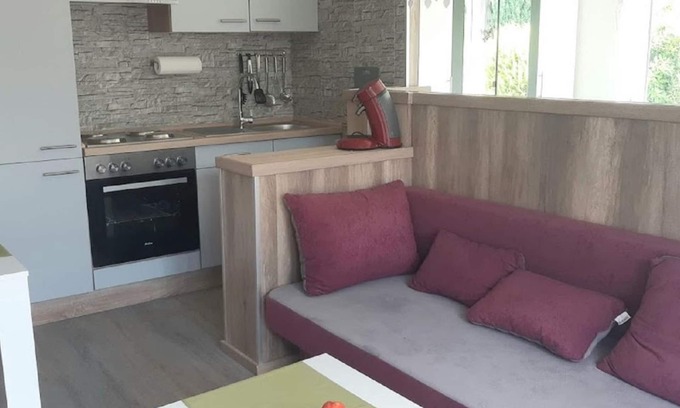 Buchlberg Apartamento | Appartement/fewo, Dusche, WC, Wohn-/schlafraum Nr1 - Gästehaus am Sonnenberg