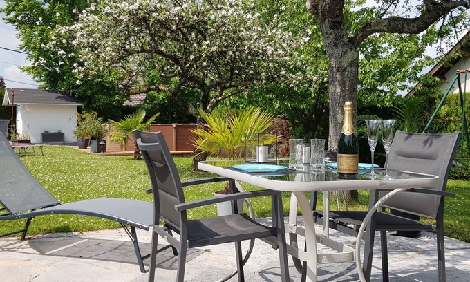 Saint-Dizier Apartamento | Appartement Élégant en rez de Jardin Avec Piscine et Terrasse
