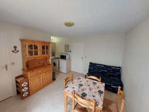 Saint-Georges-de-Didonne Apartamento | Appartement 2 pièces à 300m de la plage avec balcon ensoleillé à Saint-Georges-de-Didonne - FR-1-550-48