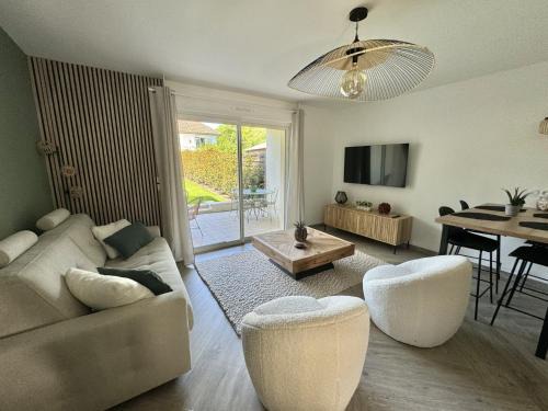Saint-Julien-les-Villas Apartamento | Appartement terrasse et jardin