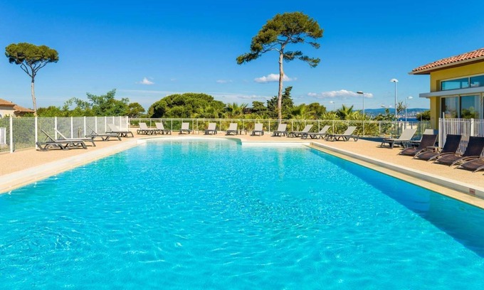 Le Brusc Condominio | Appartement moderne pour 4 près de la plage