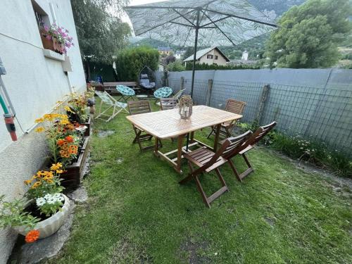 LʼArgentiere-la-Bessee Apartamento | Appartement spacieux à L'Argentière-la-Bessée, terrasse et jardin
