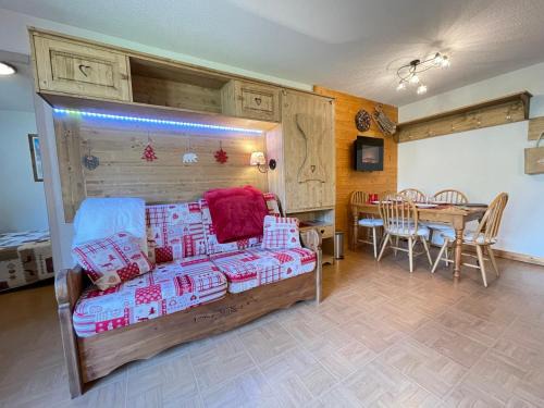 Flumet Apartamento | Appartement 2 chambres au pied des pistes avec piscine intérieure - FR-1-505-228