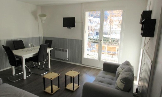 Bagneres-de-Luchon Apartamento | Appartement 2 Pièces avec Cabine, Parking, Internet - Bagnères-de-Luchon - FR-1-313-159
