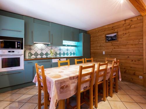 La Clusaz Apartamento | Appartement 3 chambres au centre de La Clusaz, à 100m des pistes, proche cours de ski. WIFI inclus - FR-1-437-4