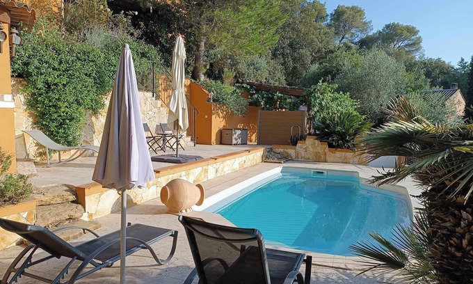 Evenos Apartamento | Appartement au Calme de 50 m2 a Flanc de Colline