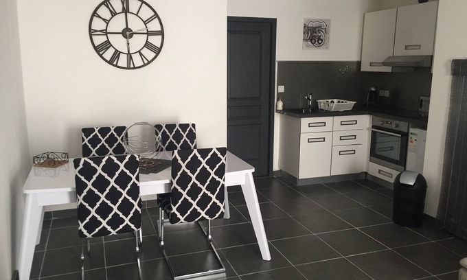 Loupian Apartamento | Appartement au Coeur D'un Village Classé