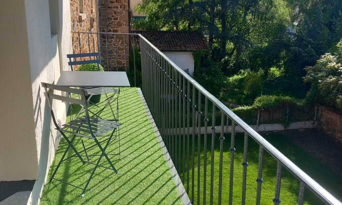 Bourg-de-Thizy Apartamento | Appartement, Avec Extérieurs,calme ,bien Équipé ,proche Autoroute et Commerces