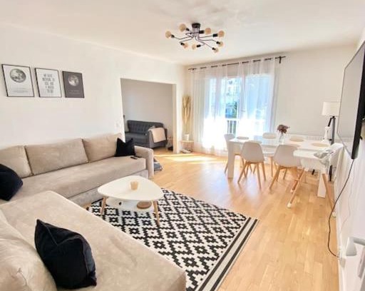 Magny-les-Hameaux Apartamento | Appartement avec deux balcons