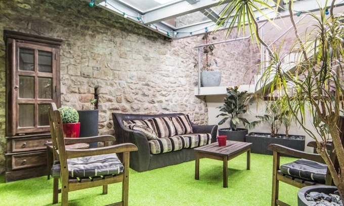 Nemours Apartamento | Appartement avec jardin intérieur 4 pers centre ville