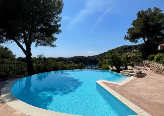Le Dramont Apartamento | Appartement avec magnifique vue Piscine Lac et Mer Ref RDL 113