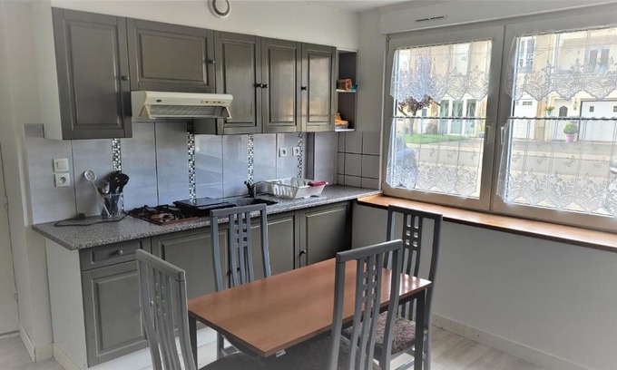 Charency-Vezin Apartamento | superbe appartement avec parking gratuit