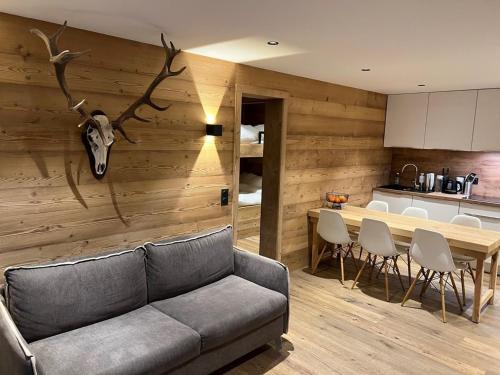 La Clusaz Apartamento | Appartement avec terrasse pour 6 personnes proche pistes à La Clusaz - FR-1-459-199