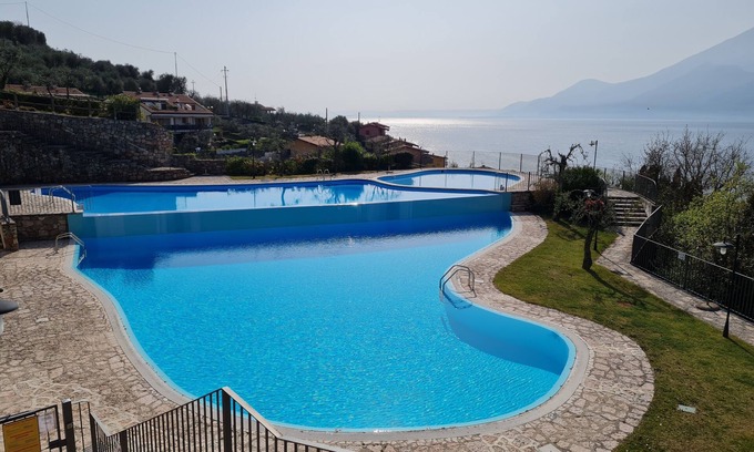 Brenzone sul Garda Apartamento | Appartement Casalina mit Einzigartiger Poollandschaft Wenige Meter zum Gardasee