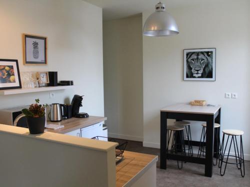 Val de Briey Apartamento | Appartement Central à Briey : 2 Ch, Cuisine équipée, Proche Commerces et Activités - FR-1-584-105