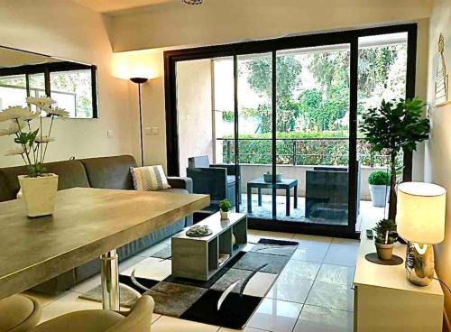 Prado - Republique Apartamento | Appartement centre modern terrasse piscine parking