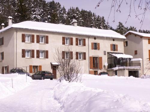 Formigueres Apartamento | Appartement chaleureux avec véranda