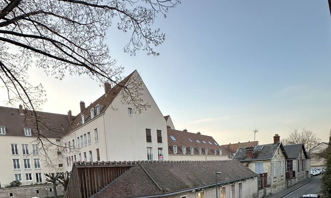 Chartres Apartamento | Vrbo Property