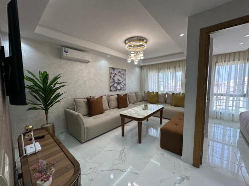 Luxus Apartamento | Appartement chic , 3 chambres , proche centre-ville -plage -aéroport, parking privé