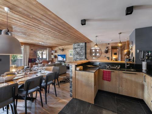 Val-d'Isere Apartamento | Appartement contemporain près des pistes à Val d'Isère, 4 chambres, cheminée, parking inclus - FR-1-567-14