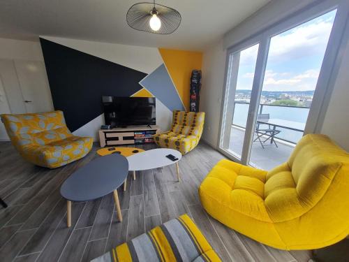 Saint-Pierre - Rene II - Bonsecours Apartamento | Appartement contemporain 3 chambres avec vue sur canal, parking et internet à Nancy - FR-1-584-343