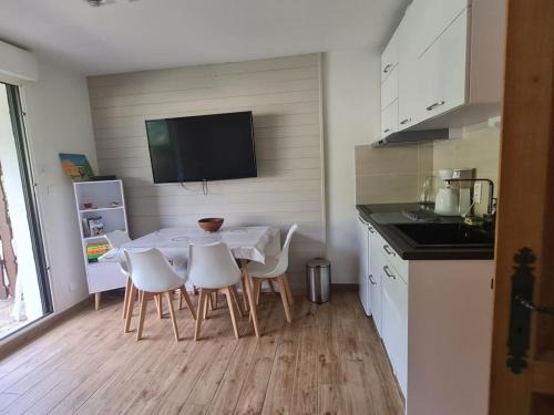 Chatel Apartamento | Appartement cosy à Châtel, 100m des pistes, balcon, WiFi, parking, jusqu'à 4 personnes - FR-1-676-105