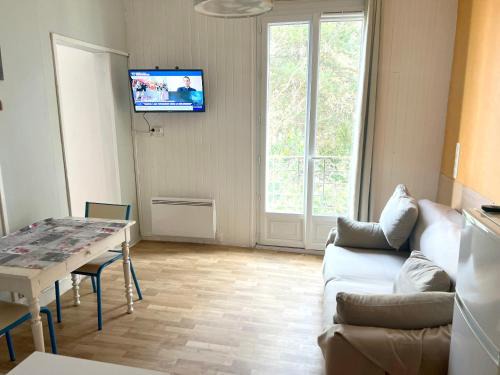 Neris-les-Bains Apartamento | Appartement cosy à Néris-les-Bains - 30 m² - Parking