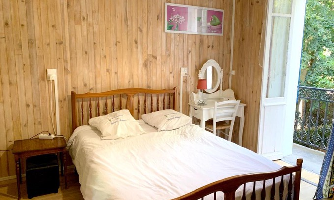 Neris-les-Bains Apartamento | Appartement cosy à Néris-les-Bains, 20 m², balcon avec vue