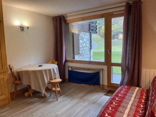 Meribel-Mottaret Apartamento | Appartement cosy près des pistes avec kitchenette équipée - FR-1-355-246