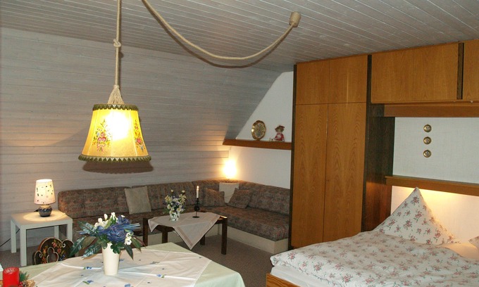 Uehlingen-Birkendorf Apartamento | Apartamento 1 con ducha / WC, cocina y balcón