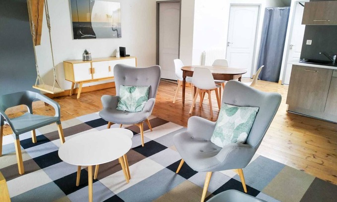 Montbrison Apartamento | Appartement de charme, à 2 pas du plus beau marché de France.