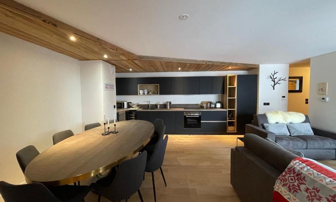 Les Carroz-d'Araches Apartamento | Appartement de standing, pied des pistes, 4 chambres, 8 pers, parking, WIFI - FR-1-572-277