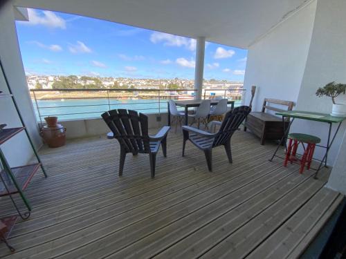 Audierne Apartamento | Appartement de Standing Face au port avec ascenseur
