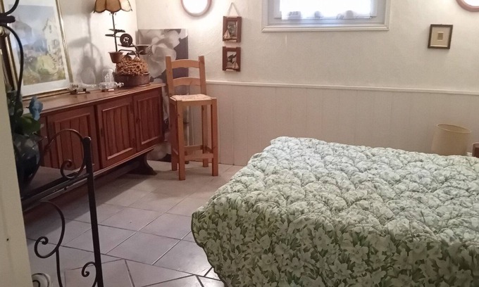 Meslay-le-Vidame Casa | Appartement en Sous sol Dans Pavillon a la Campagne