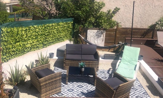 La Colle-sur-Loup Apartamento | Appartement en rez de Jardin Avec Piscine Privée , Terrasses et Solarium
