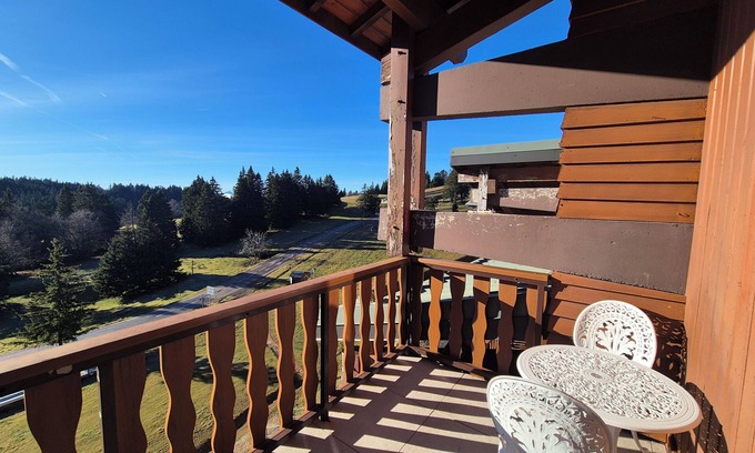 Pugny-Chatenod Apartamento | Appartement familial au Revard, vue sur le jardin d'enfant et pistes