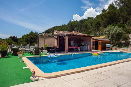 Roquefort-la-Bedoule Apartamento | Appartement Avec Piscine Et Cuisine