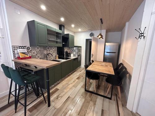 Savignac-les-Ormeaux Apartamento | Appartement charmant à Savignac-les-Ormeaux, 56 m², balcon
