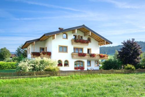 Am Feuersang Apartamento | Appartement-Gästehaus Ursula