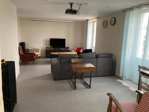 Chateau du Loir Apartamento | Appartement Hôtel de la Gare 3 chambres