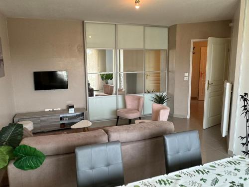 Cabourg Apartamento | Appartement Moderne près de la Plage et du Centre - 2 Chambres, Balcon, Parking, Animaux Acceptés - FR-1-487-363