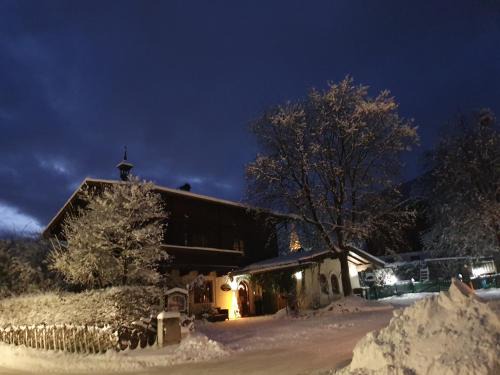 Uttendorf Casa | Appartement Pension Bäckenhäusl FERIENWOHNUNGEN Chalets Hütten Komfortzimmer