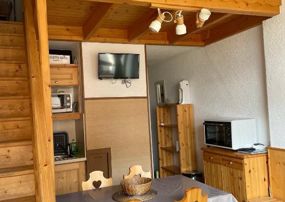 Les Menuires Apartamento | Appartement pour 6 personnes au pied des pistes au calme aux Menuires les Asters