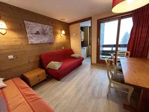 Meribel-Mottaret Apartamento | Appartement rénové à Méribel, 1 chambre, 3 couchages, balcon, accès pistes, casier à skis, WIFI - FR-1-355-175