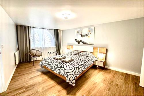 Hotel de Ville - Quinconces Apartamento | Appartement rénové place du Palais avec parking