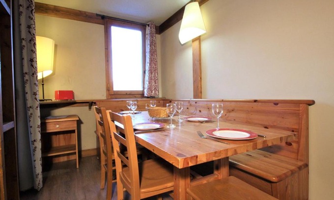 Montchavin Apartamento | Appartement rénové proche centre, 2 chambres, 6 pers, balcon, casiers à skis - FR-1-181-2458