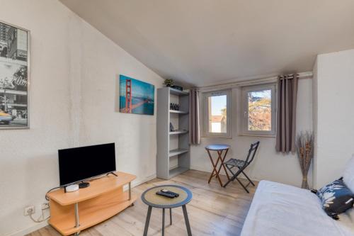 Pezenas Apartamento | Appartement Sous Les Toits