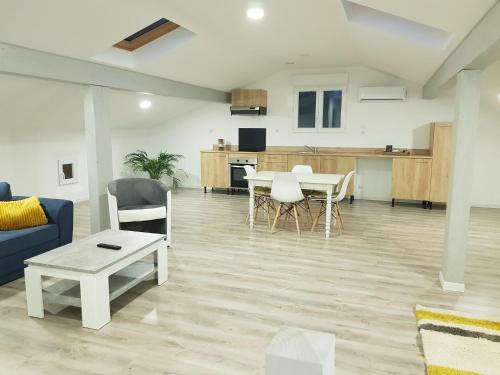 Clermont-Dessous Apartamento | Appartement spacieux et confortable a Clermont Dessous jardin parking